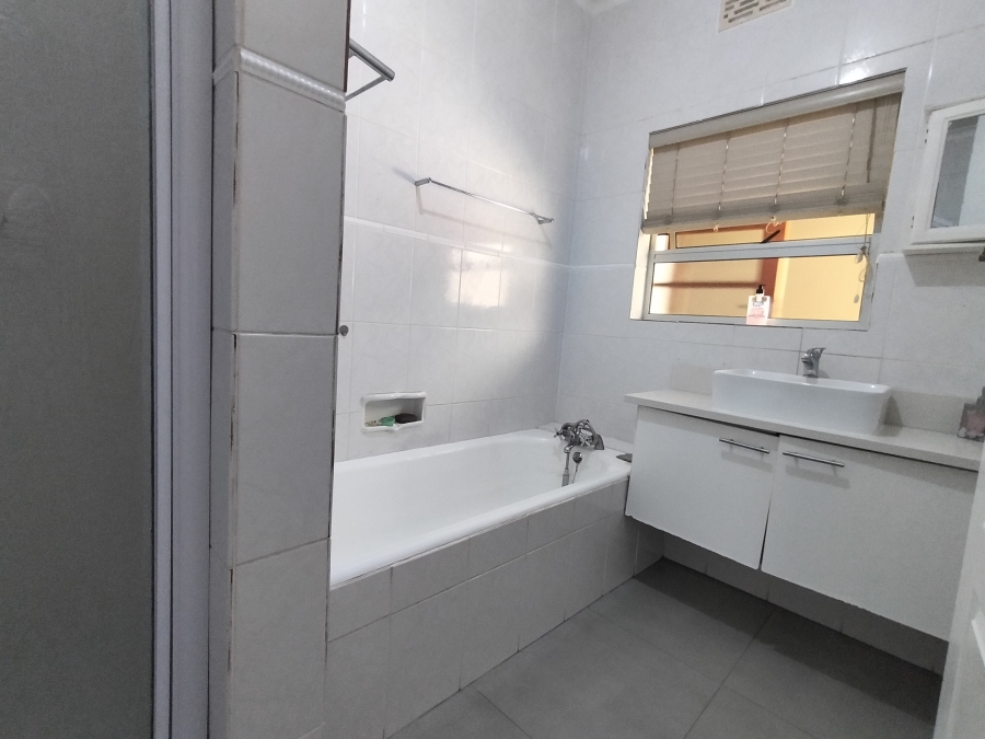 To Let 4 Bedroom Property for Rent in Brandwag Western Cape